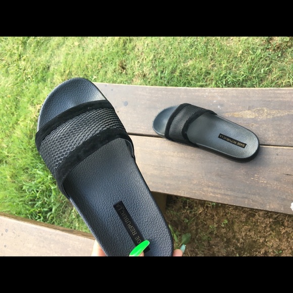 Black Slides - Picture 3 of 8